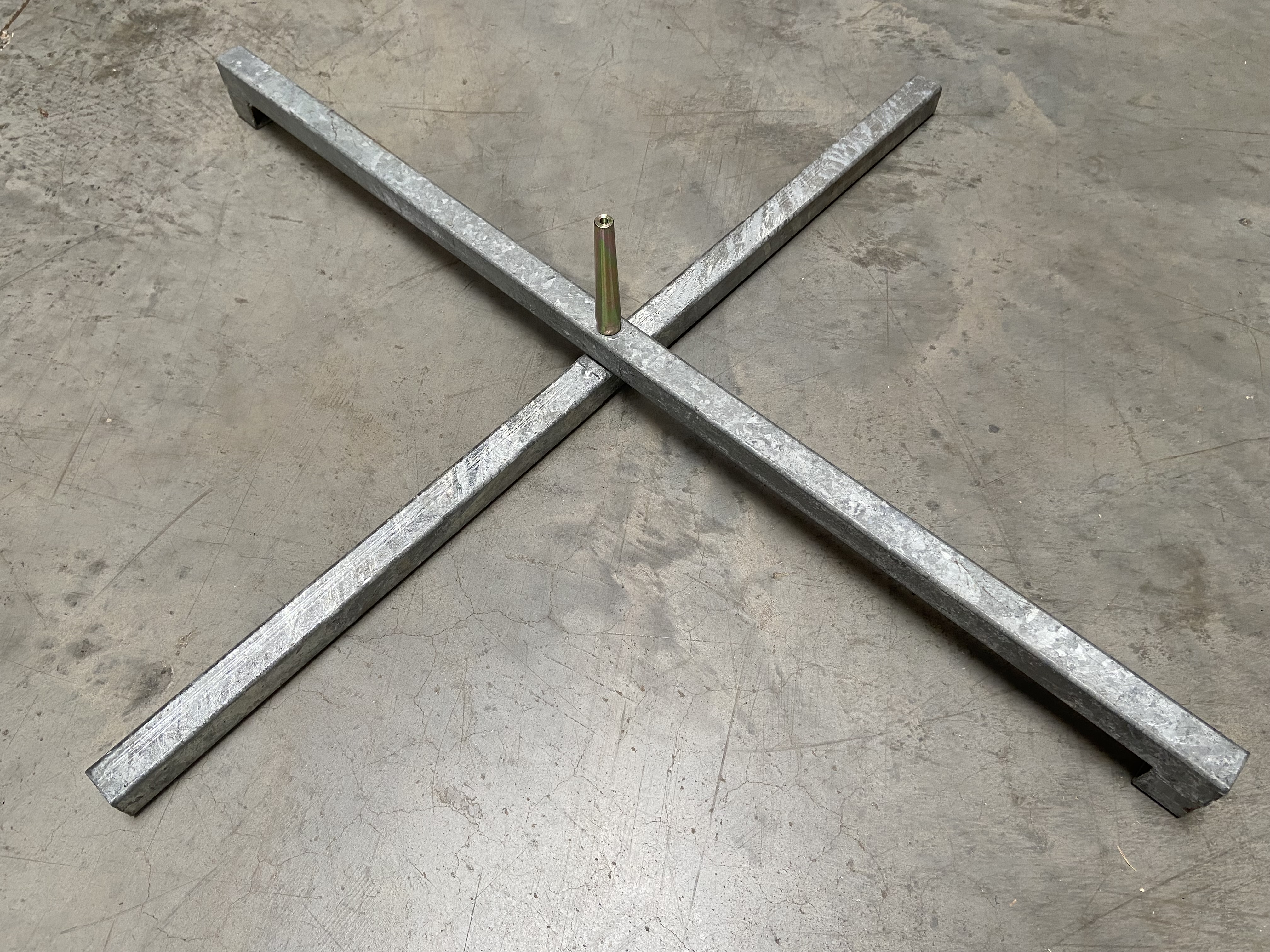 RESTPOSTEN Einzelständer klappbar (78 x 72 cm), feuerverzinkt